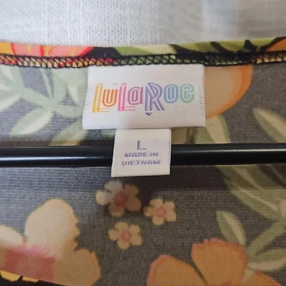 LULAROE TOP - Picture 6 of 6